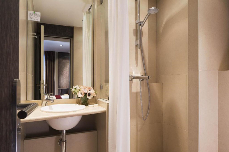 Bathroom 4, Central Hotel Paris, Paris