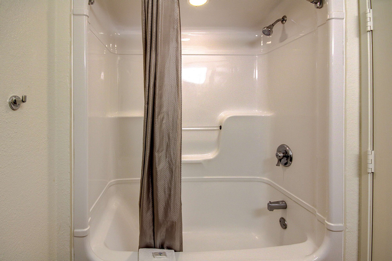 Bathroom 13