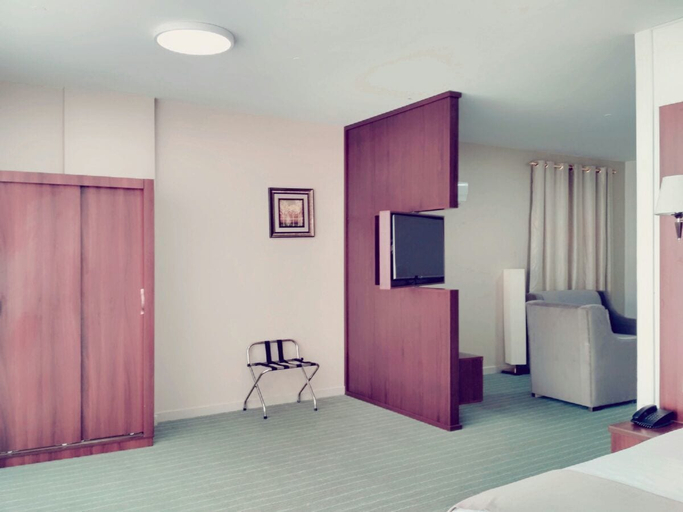Bedroom 3, Al Dyafa Hotel Suites, Salalah