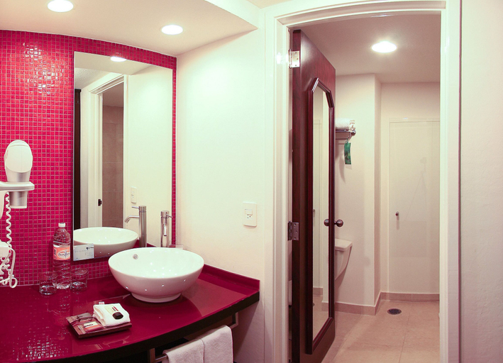 Bathroom 5, Fiesta Inn Xalapa, Coatepec