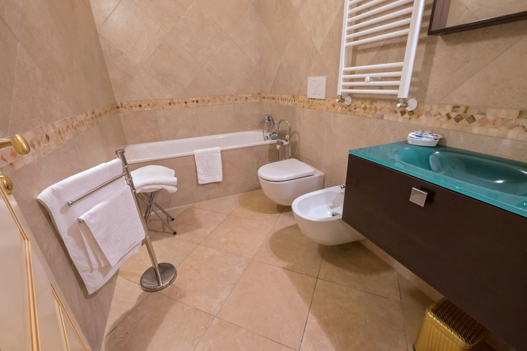 Bathroom 4, B&B Monte Castello, Brindisi