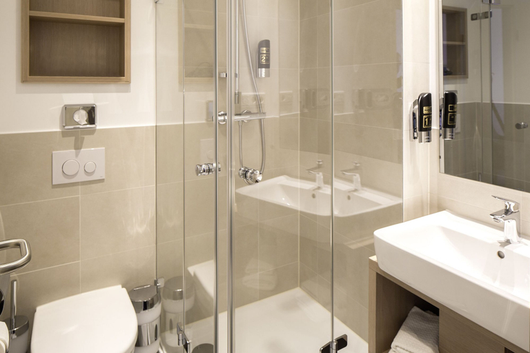 Bathroom 4, Nordsee-Hotel Hinrichsen, Nordfriesland