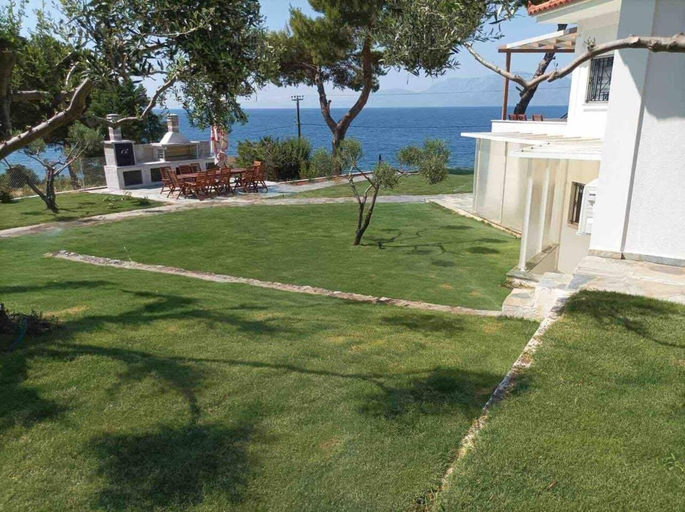 Property grounds 4, Villa Sophia in Drosia, Chalkis, Central Greece