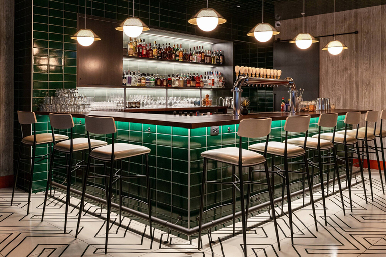 Food & Drinks 5, Delta Hotels by Marriott Vancouver Downtown Suites - Downtown Vancouver, Greater Vancouver