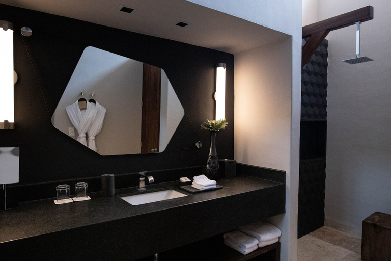 Bathroom 4, Thompson Zihuatanejo, A Beach Resort, by Hyatt, José Azueta