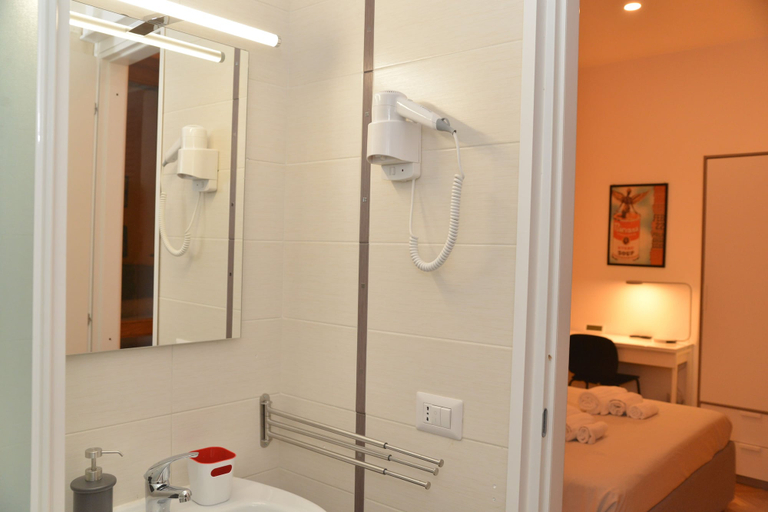 Bathroom 5, All You Need Is Rome Guesthouse, Roma