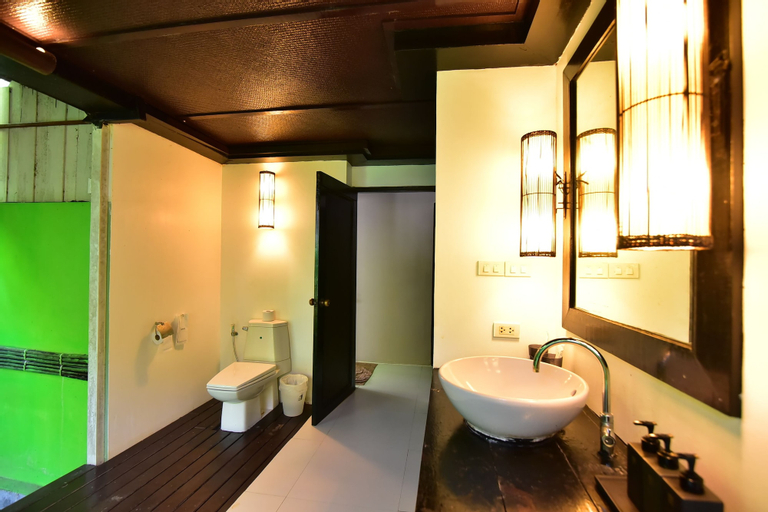 Bathroom 13