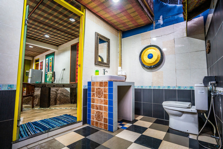 Bathroom 16