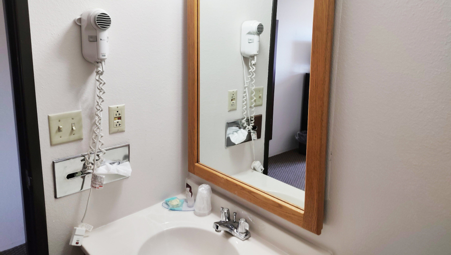 Bathroom 3, Magnuson Hotel Ironwood, Gogebic