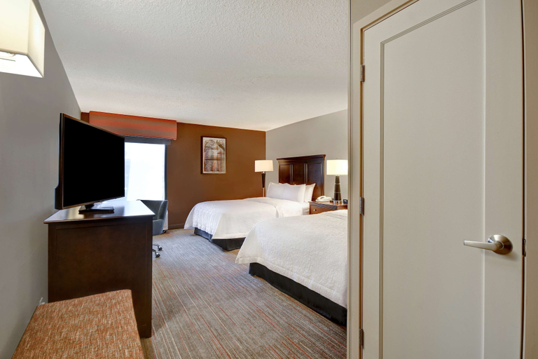 Bedroom 4, Hampton Inn & Suites Alexandria Old Town Area South, Fairfax