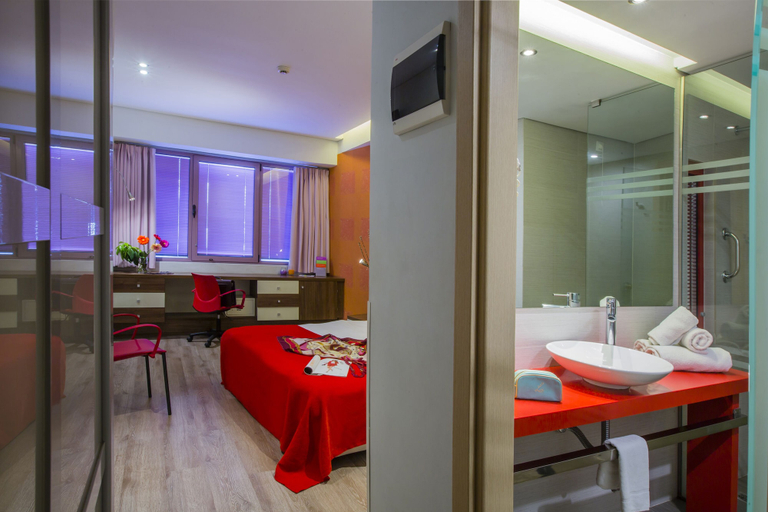 Bathroom 5, Novus City Hotel, Attica