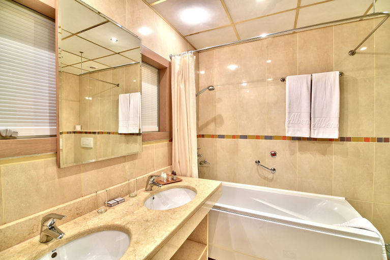 Bathroom 5, Flamingo Grand Hotel & SPA, Balchik
