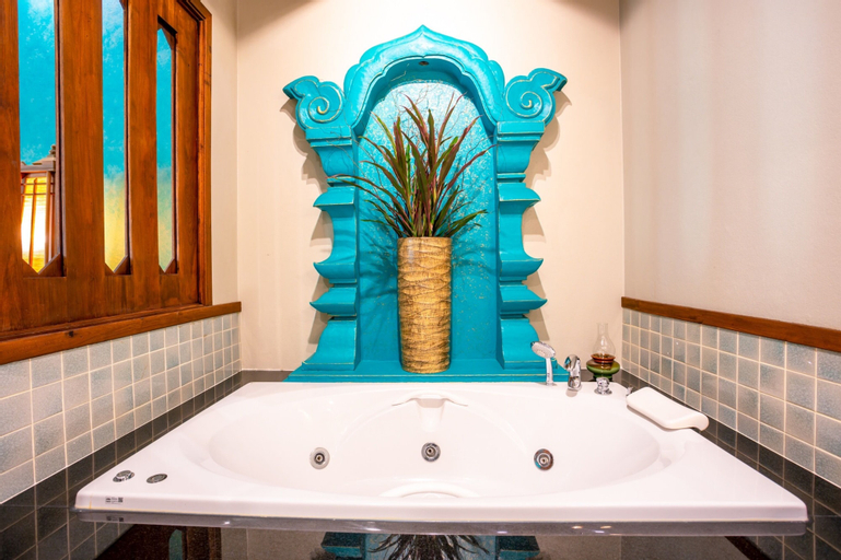 Bathroom 12