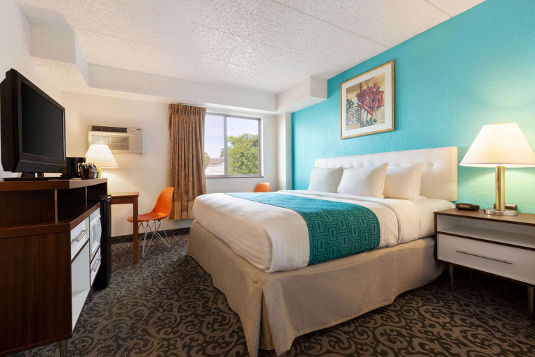 Bedroom 3, Howard Johnson by Wyndham Billings, Yellowstone