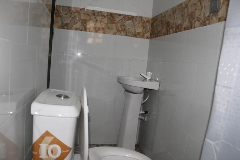 Bathroom 3, Ayoluyem Hotel, Obio/Akp