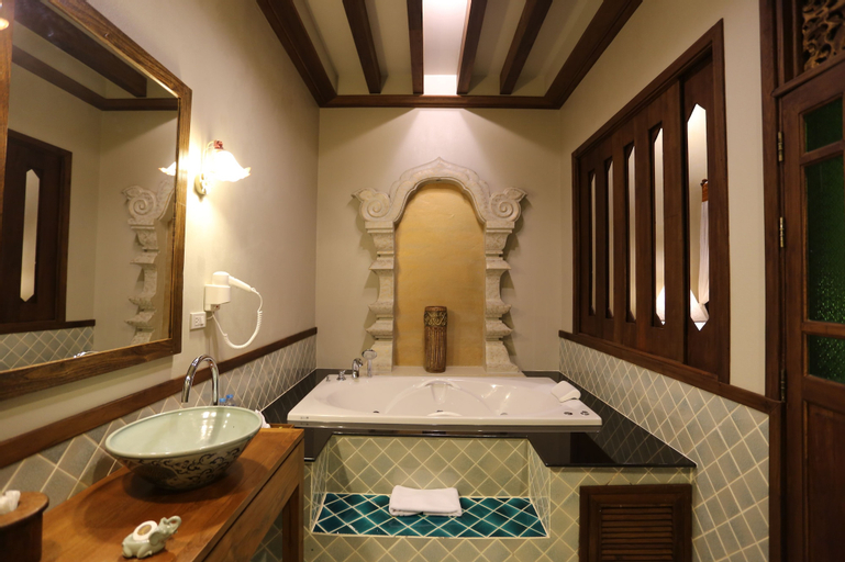 Bathroom 15