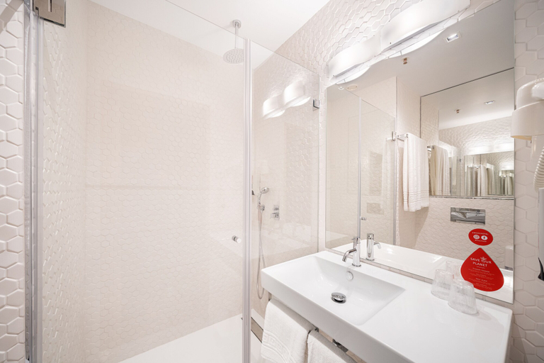 Bathroom 4, Moov Hotel Oeiras, Oeiras