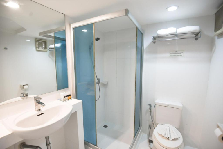 Bathroom 4, Pattaya Hiso Hotel, Pattaya