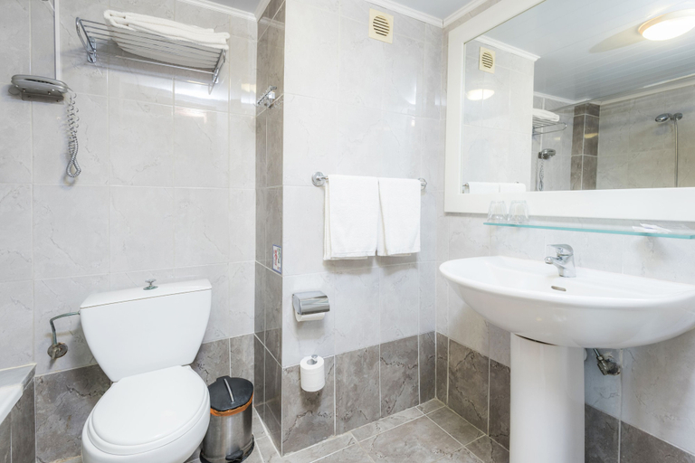 Bathroom 5, Atlantis, South Aegean