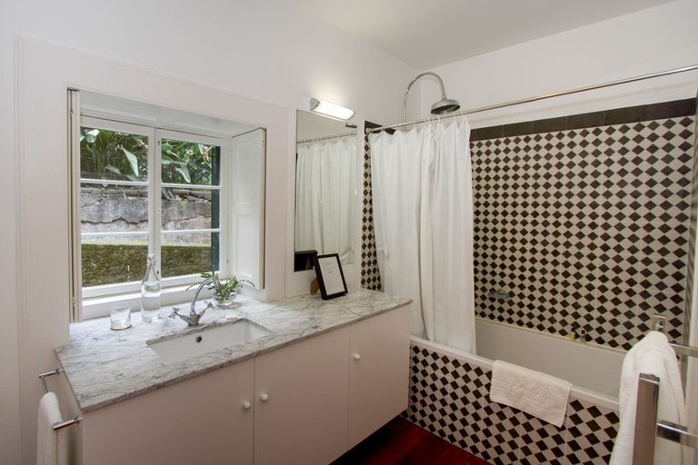 Bathroom 4, Quinta das Malvas, Funchal