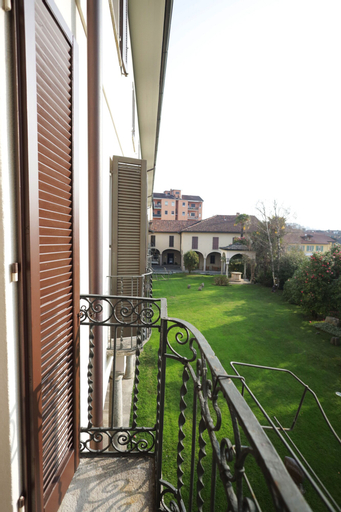 Exterior & Views 28