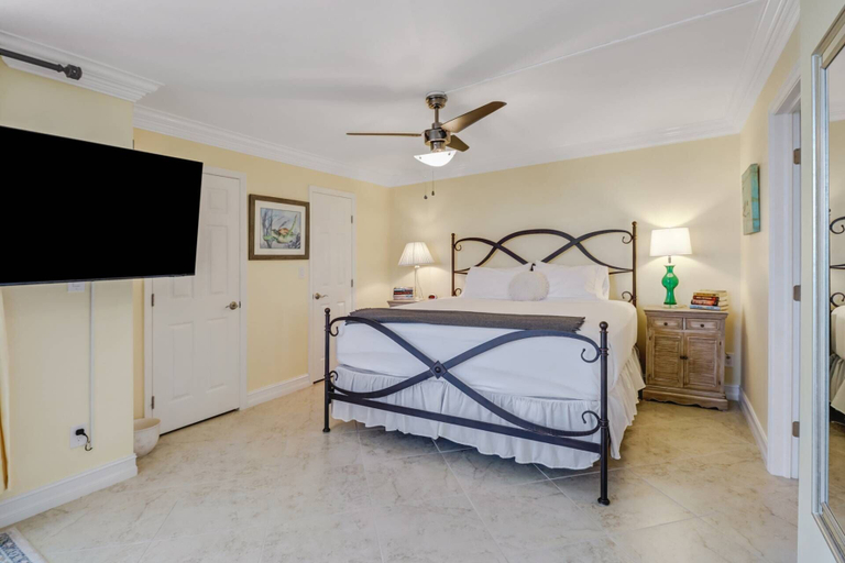Bedroom 5, Beach & Tennis 5302, Lee