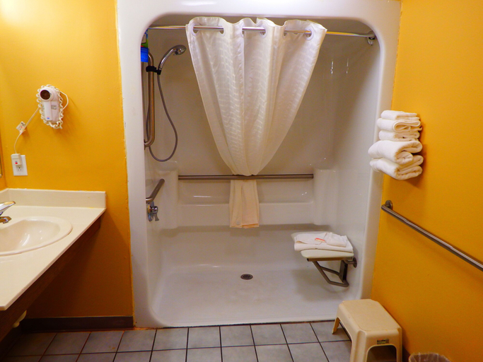 Bathroom 3, Baymont by Wyndham Florence/Muscle Shoals, Lauderdale