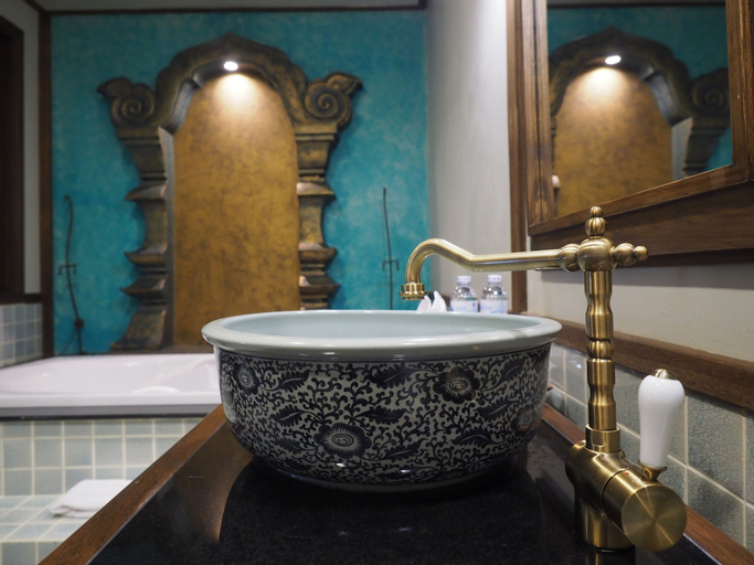 Bathroom 13
