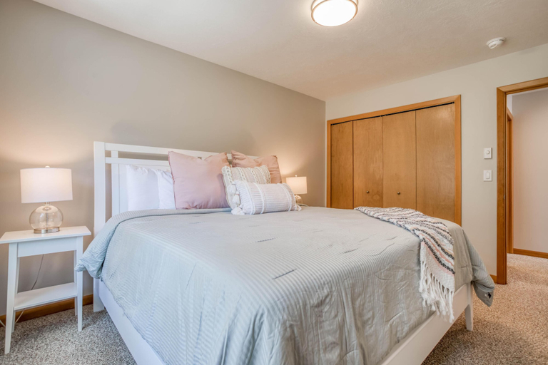 Bedroom 3, Forest & Waves, Tillamook