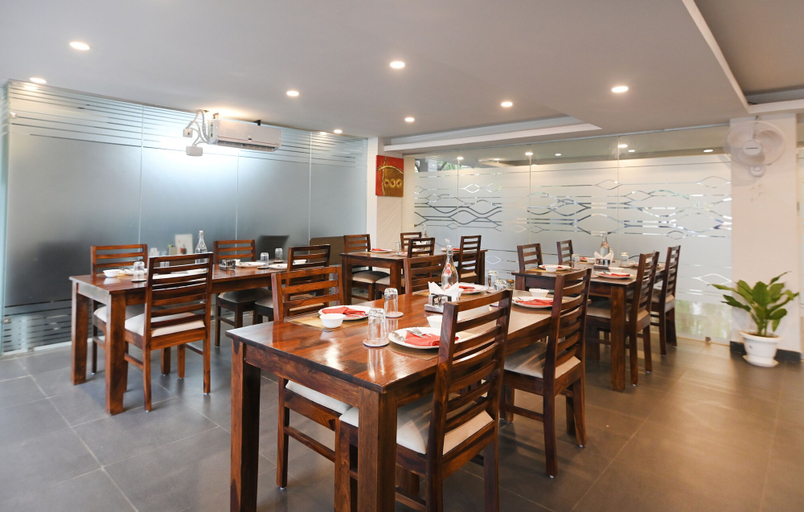 Food & Drinks 5, Limewood Stay - Cyber Hub, Delhi