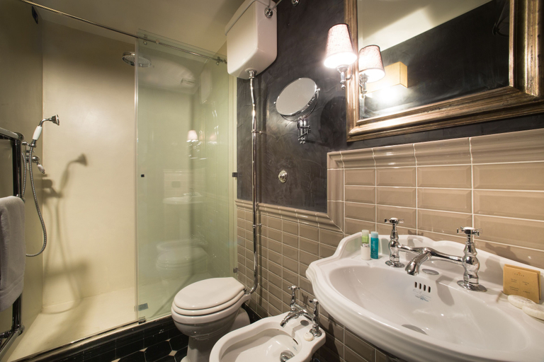 Bathroom 5, Boutique B&B Torre De' Conti, Florence