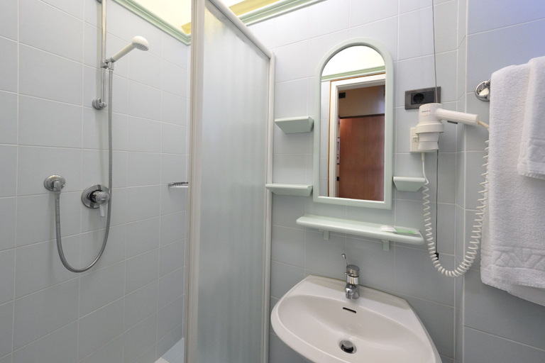 Bathroom 4, Hotel Al Prater, Udine