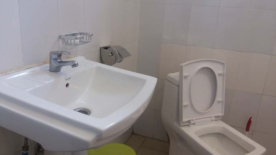 Bathroom 8
