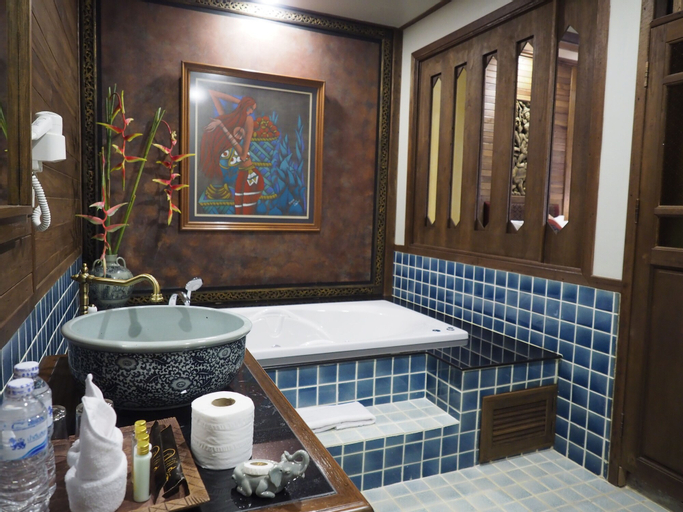 Bathroom 7