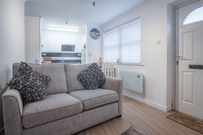 Others 4, Castle Cove - 1 Bedroom Apartment - Tenby, Pembrokeshire