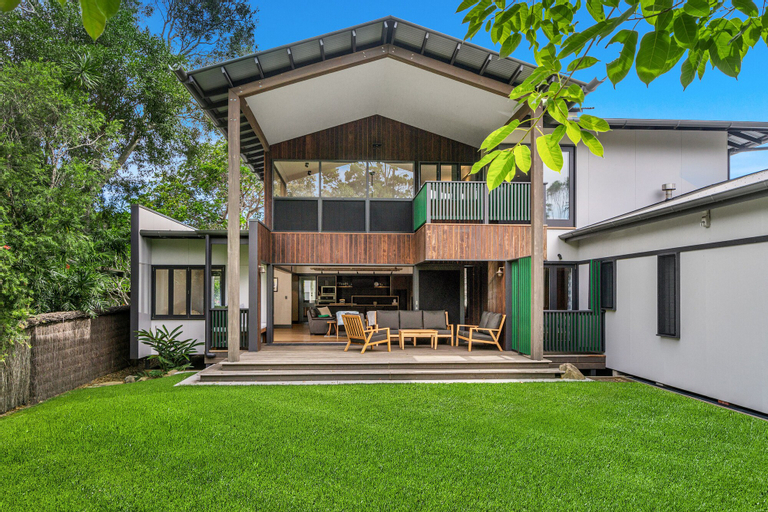 Belongil Laneway, Byron