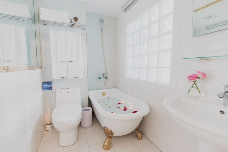 Bathroom 3, Welcome The Sun Enjoy The Moon, Kaohsiung