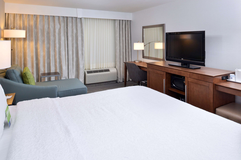 Bedroom 4, Hampton Inn & Suites By Hilton Calgary- University Northwest, Division No. 6