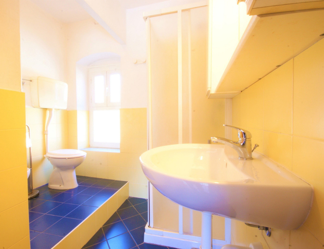 Bathroom 3, Casa Umberto I, Imperia