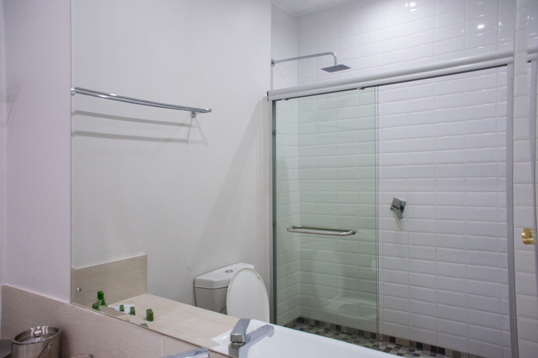 Bathroom 4, Chobe Safari Lodge, Chobe