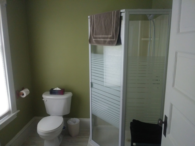 Bathroom 3, Steamers Bed & Breakfast, Queens