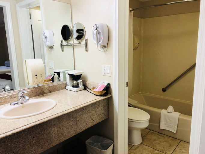 Bathroom 4, Dynasty Suites Hotel Riverside, Riverside