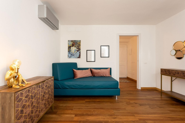 Others 3, Guicciardini Apartment, Florence