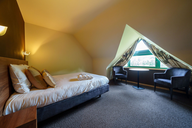 Bedroom 4, Les Jardins de la Molignée, Namur