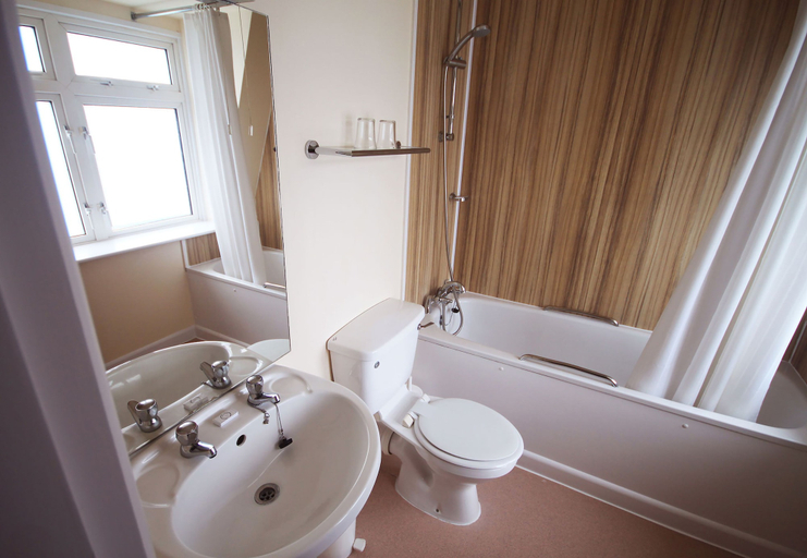 Bathroom 3, Norfolk Hotel