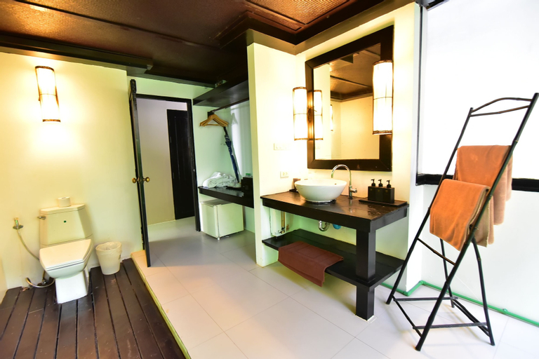 Bathroom 7