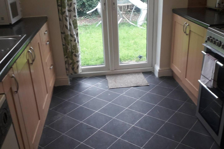 Others 5, Homely 4-bed House in Manchester, Trafford
