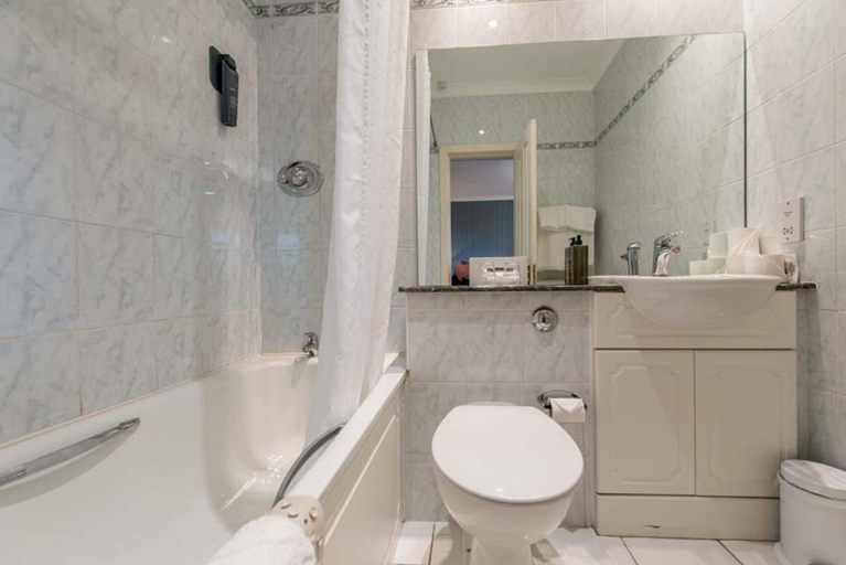 Bathroom 4, Ben Nevis Hotel & Leisure Club, Highland