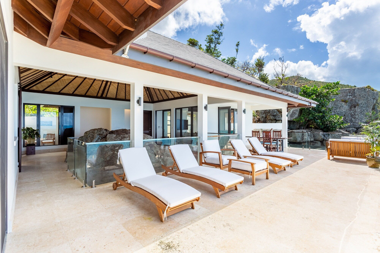 Exterior & Views 2, Maxi Cooper Bay
