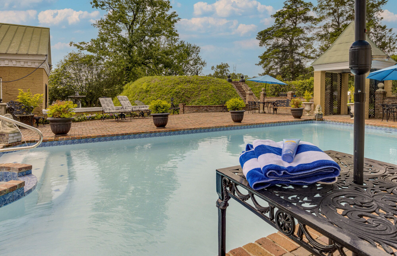 Sport & Beauty 5, The Inn at Cedar Grove, Warren